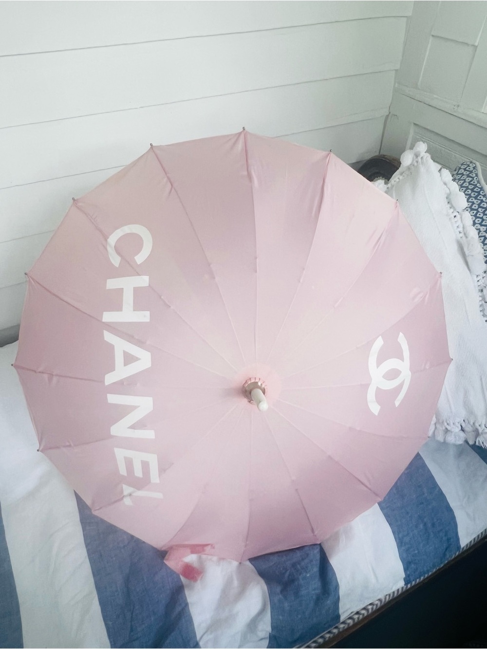 CHANEL Pink Logo Petite Umbrella - Picture 7 of 8